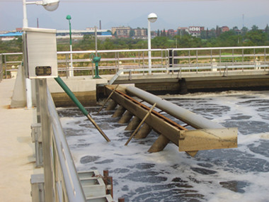 LXB旋轉(zhuǎn)式潷水器-03_副本.jpg LXB旋轉(zhuǎn)式潷水器-03_副本.jpg